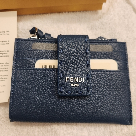 NWB  Fendi Leather Card Holder - Authentic! - Picture 1 of 5